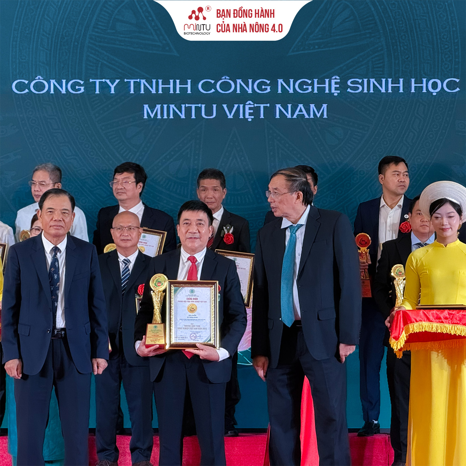 MT SUPER GUARD được MINTU giới thiệu tại lễ tôn vinh, minh chứng cho chất lượng, uy tín và tâm huyết trong nghiên cứu nông nghiệp.